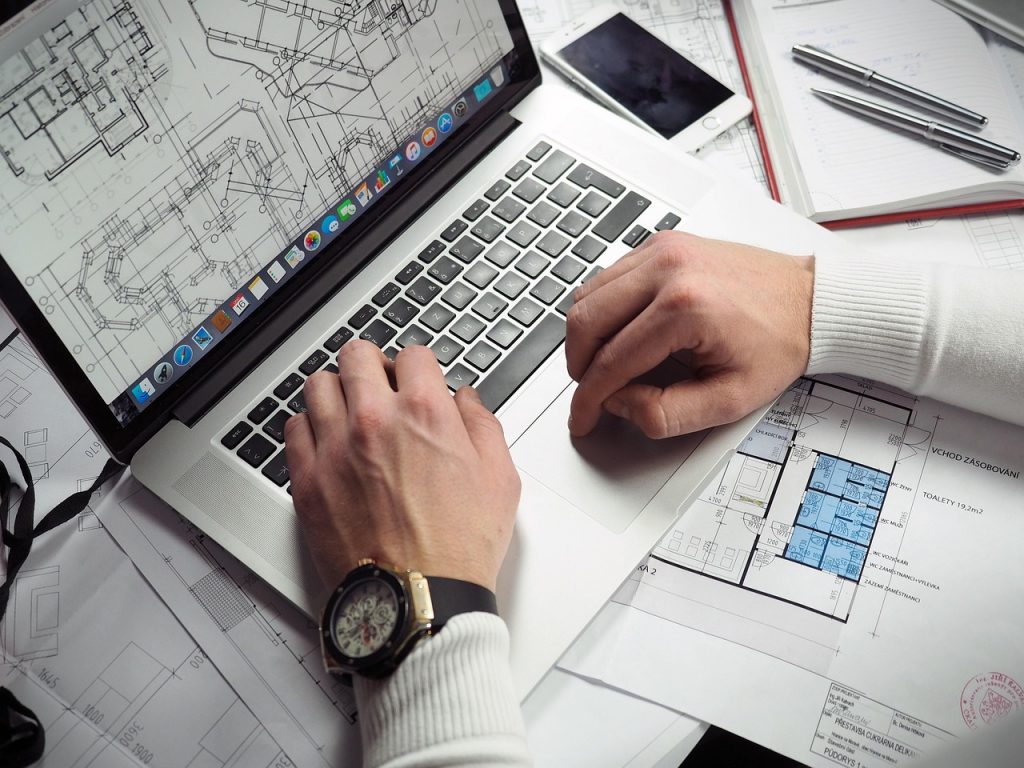 Építési projektcsapat megbeszélése BIM stratégia dokumentumokkal